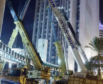 Erecting the Bridge near the Diamond Exchange