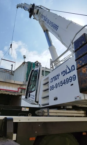 משאית מנוף הרמה לגובה רב